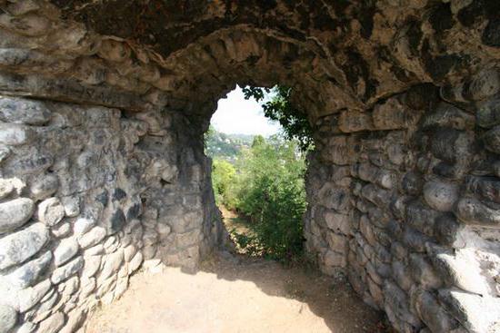 Castello di Bagrat - una delle attrazioni più antiche dell'Abkhazia